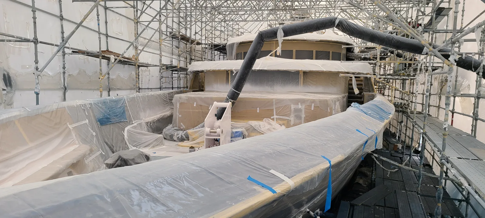 Scaffolding and enclosure for yacht refinishing